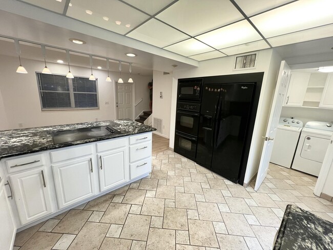 Building Photo - 2829 SW Cornell Ave