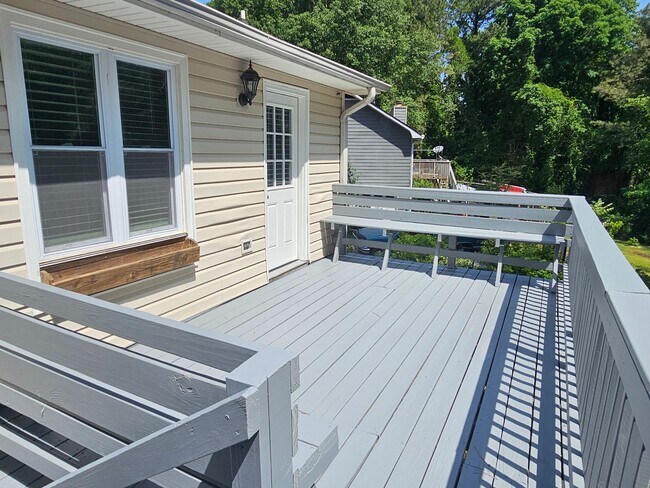 Building Photo - 3 bedroom 2 bath home with basement