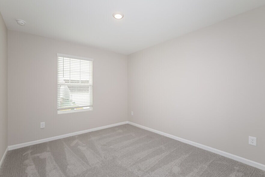 Building Photo - 577 Knightsbridge Ln