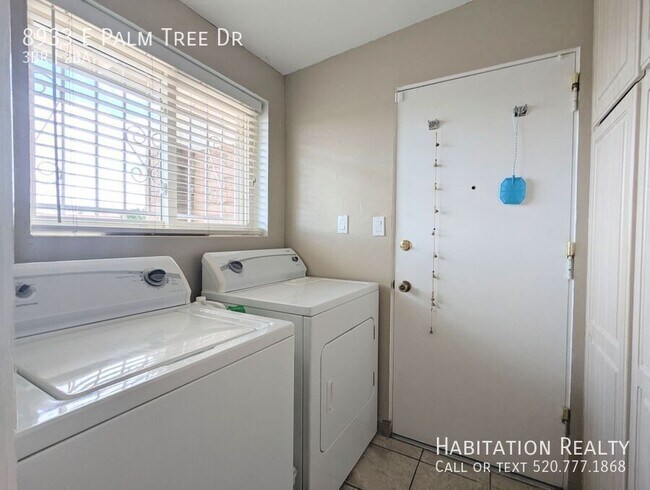 Building Photo - 8933 E Palm Tree Dr