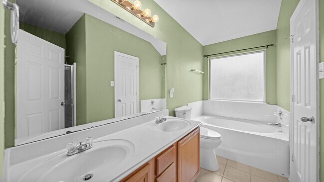 Building Photo - 213 Mesa View