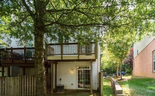 Building Photo - 8026 Pennington Dr