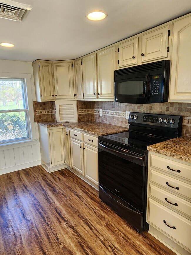 Building Photo - 53 Liberty Ln