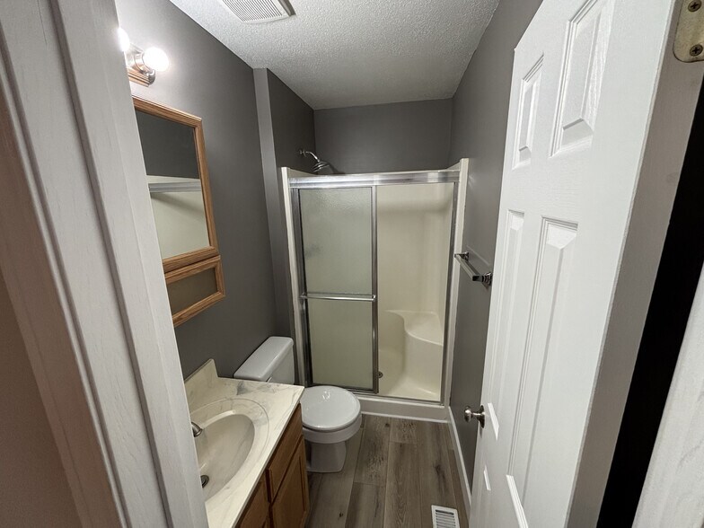 Building Photo - 271 Shellbark Dr