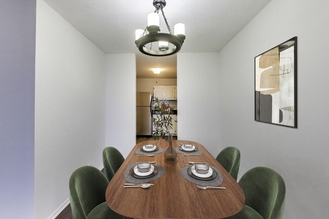 Building Photo - 899 S Plymouth Ct