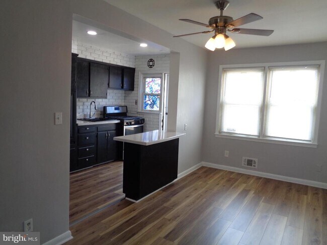 Building Photo - 2245 Graythorn Rd