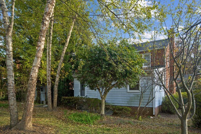 Building Photo - 2711 Elnora St