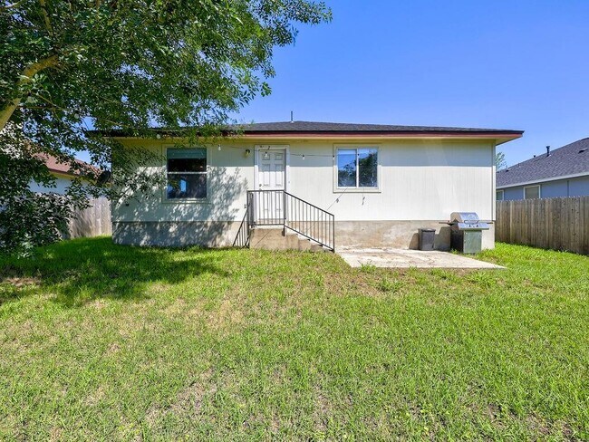 Building Photo - 148 Sapphire Lake Dr