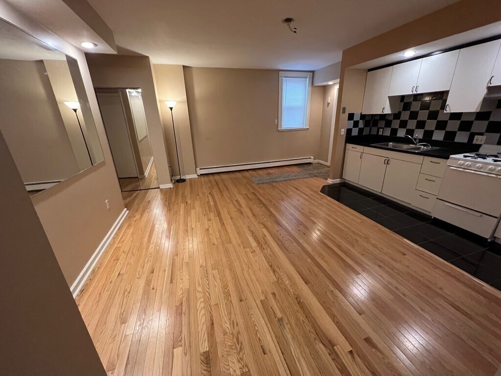 Building Photo - 373 Dorchester St