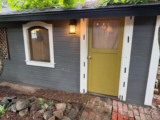 Building Photo - 300 Brown St