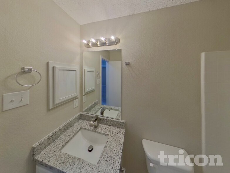 Building Photo - 8116 Cutter Hill Ave