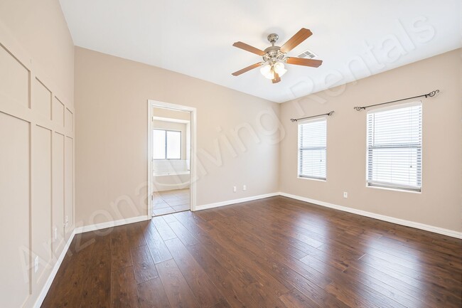 Building Photo - 2085 Alan Ladd Dr