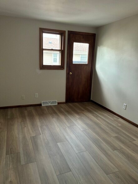 Building Photo - 12125 W Dearbourn Ave