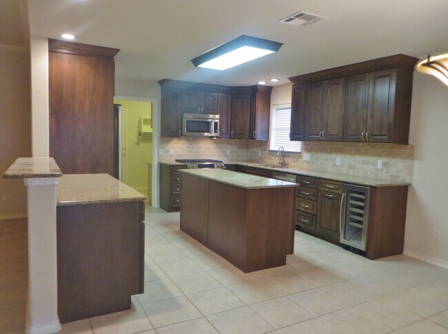 Building Photo - 117 Pecos Ct