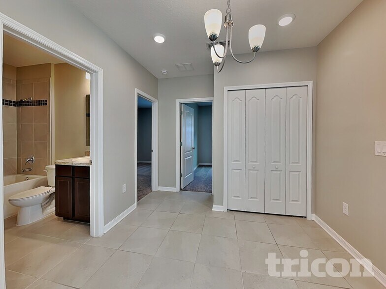 Building Photo - 4648 Lindever Ln