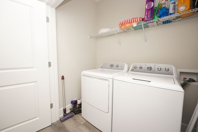 Building Photo - Newer Home in Valparaiso- Close to Eglin AFB