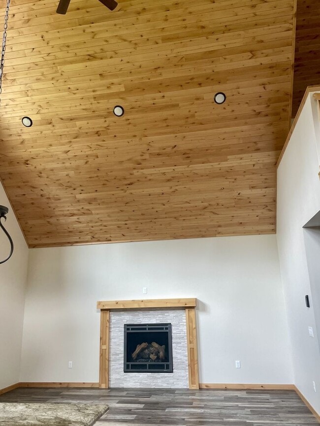 Building Photo - 1 Bedroom plus spacious loft on Gull Lake!...