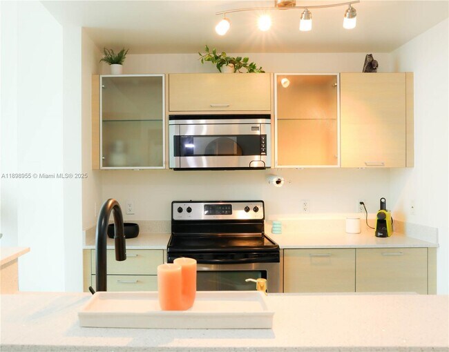 Building Photo - 350 NE 24th St