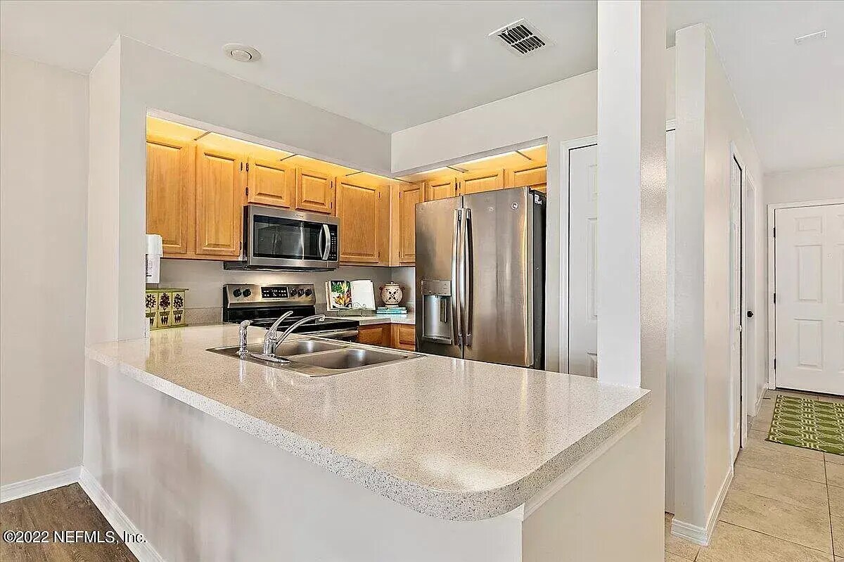 Building Photo - 11290 Lake Mandarin Cir E
