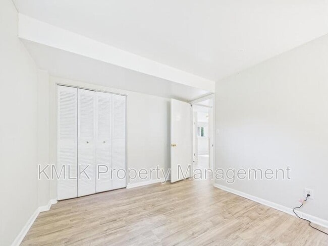Building Photo - 1323 Hilton Dr