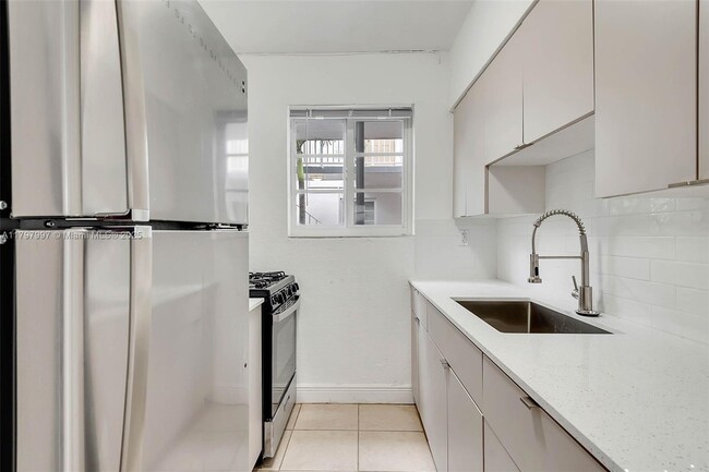 Building Photo - 6921 Rue Vendome