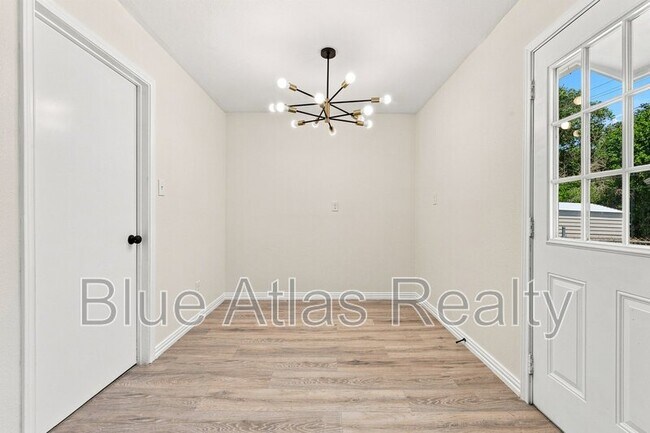 Building Photo - 6008 Golden Gate Dr