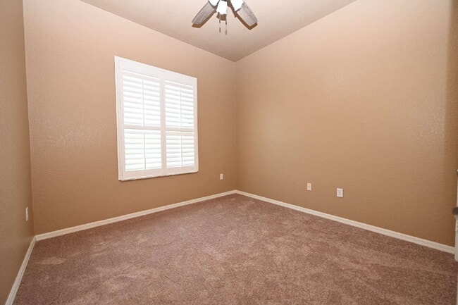 Building Photo - 2618 High Ridge Dr
