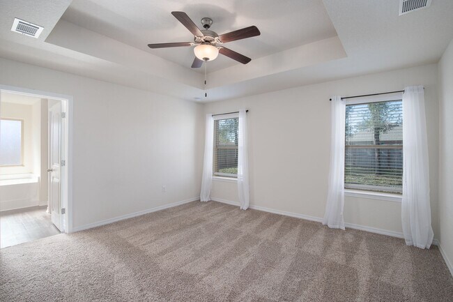 Building Photo - Corner Lot & Fenced 4/2 Ready for Move In!...