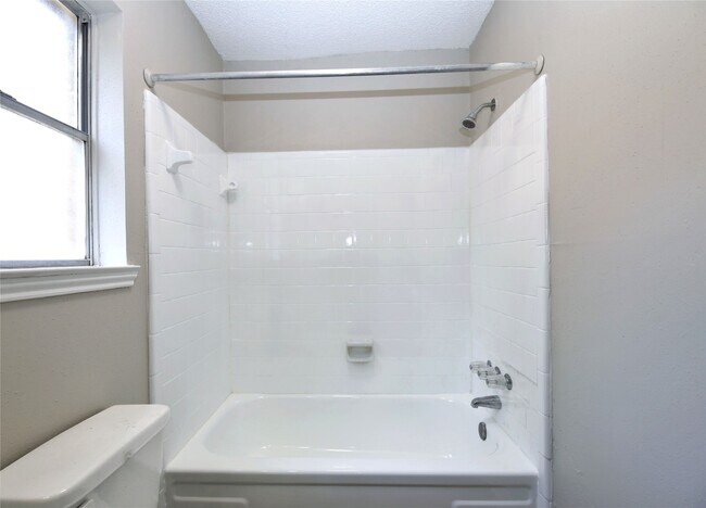 Building Photo - 7814 Barnhill Dr