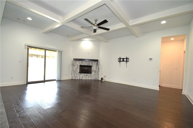 Building Photo - 4203 SW Bermuda Ave