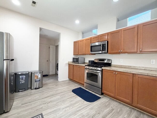 Building Photo - Updated Lakeland Hills Home w/ Air conditioning