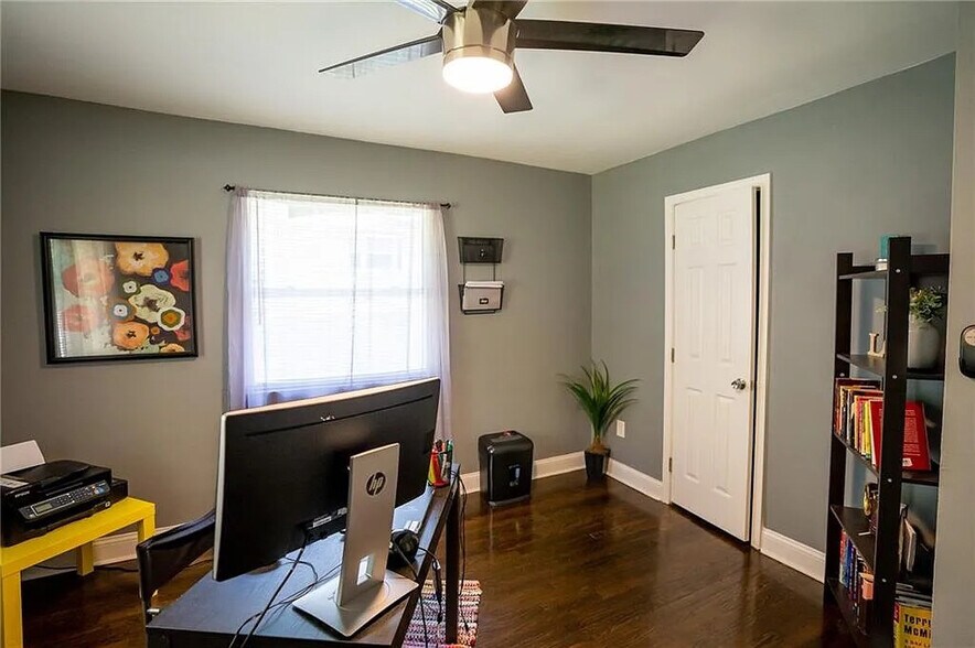 Building Photo - Room in House on Browns Mill Rd SE