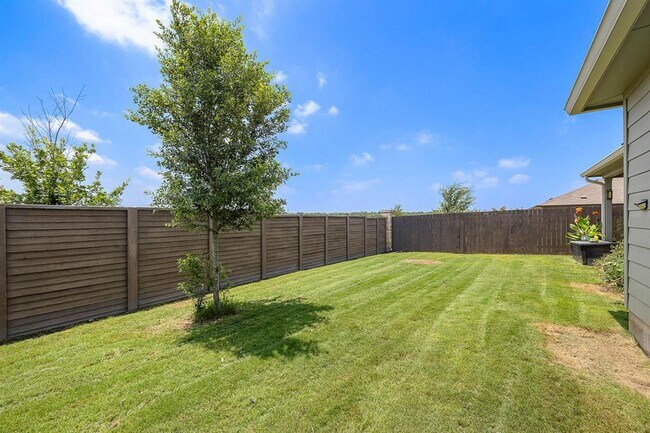 Building Photo - 424 Sebring Cir