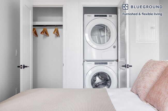 Building Photo - 1284 Beacon St