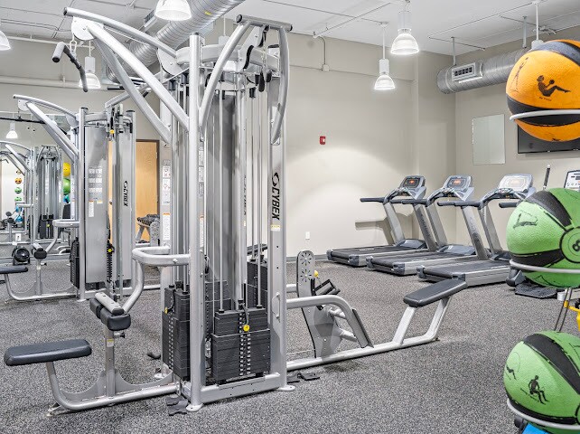 Building Photo - 300 S Duval St