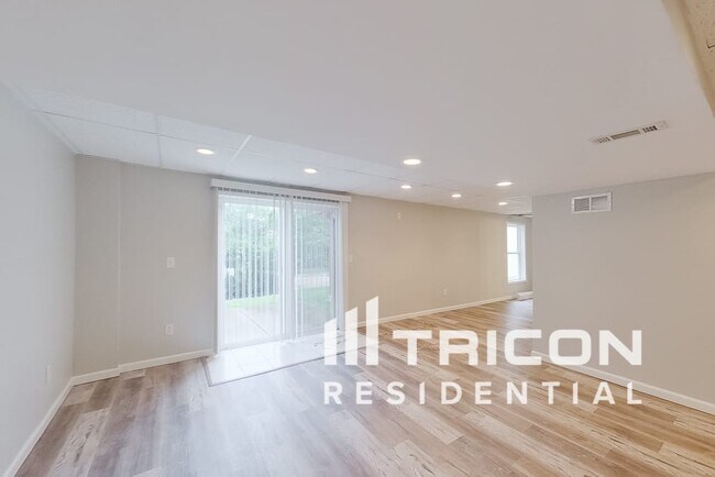 Building Photo - 507 Fortress Ct