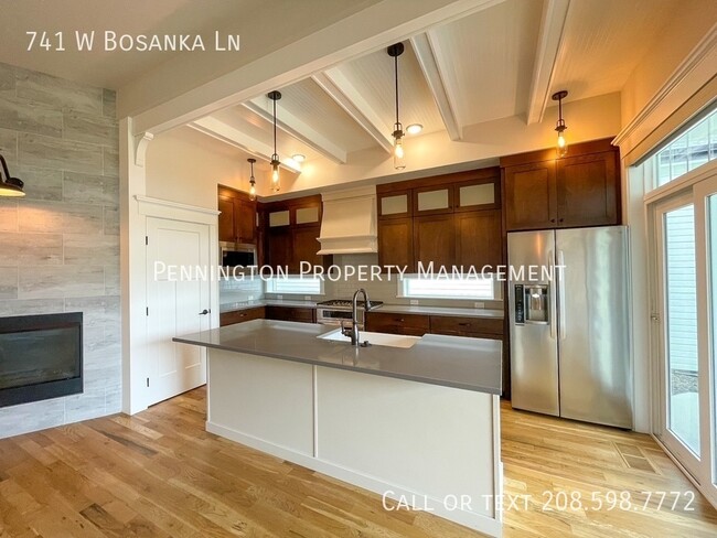 Building Photo - 741 W Bosanka Ln