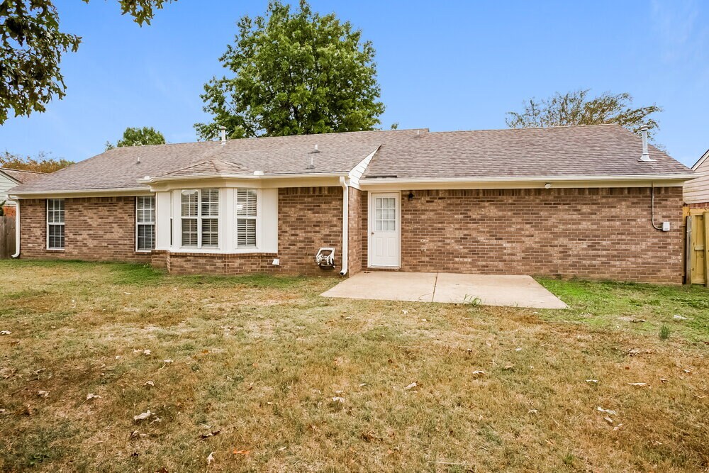 Building Photo - 7163 Windsor Dr