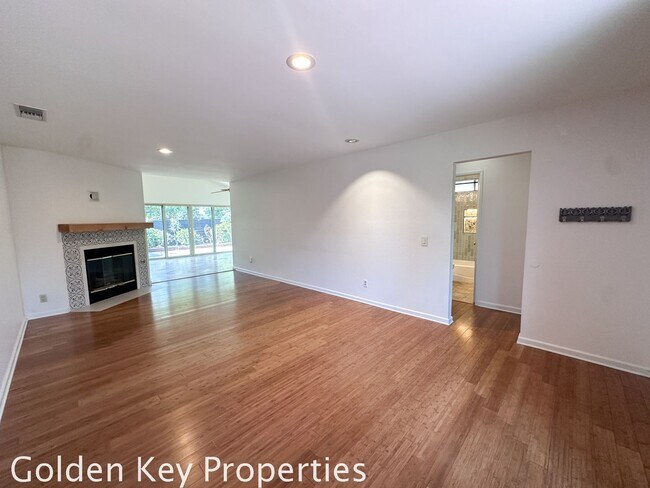 Building Photo - Remodeled single-level home in Peacock Hills (55+ Community)