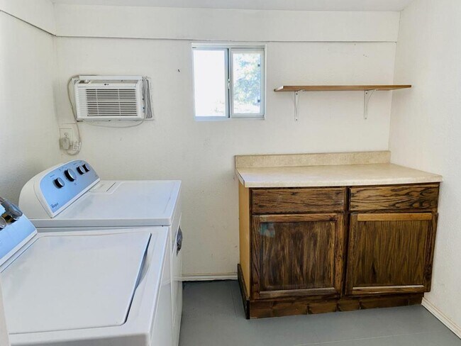 Building Photo - 223 Shadwell Dr
