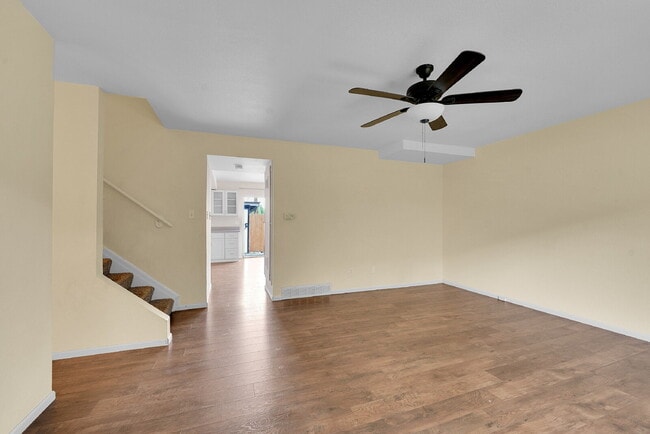 Building Photo - $2,550.00 - 4 Bedrooms, 2.5 Bathroom, Town...