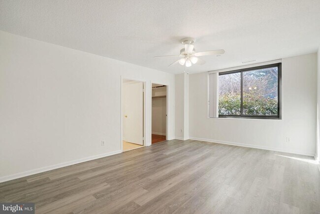 Building Photo - 3713 S George Mason Dr