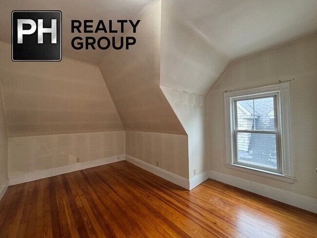Building Photo - Park Road, Belmont, MA 02478 - 2 BR 1 BA triplex