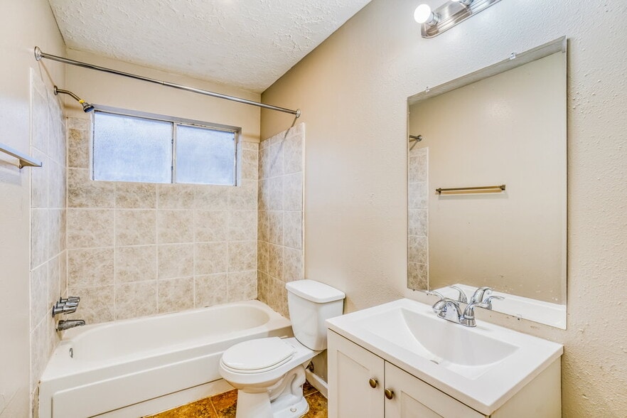 Building Photo - 20115 Woodhall Ln