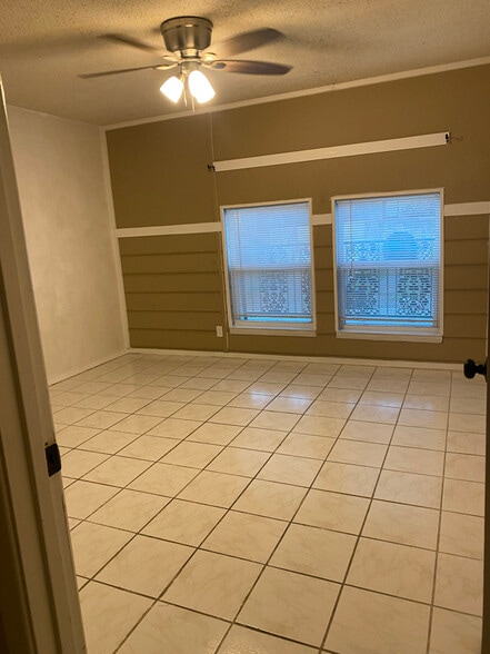 Building Photo - 6342 Walraven Cir