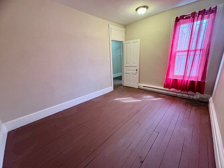 Building Photo - 1224 Eckert Ave