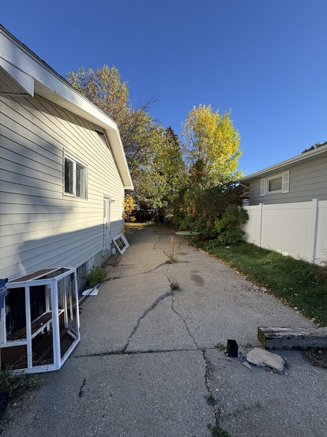 Building Photo - 4170 5th Ave S