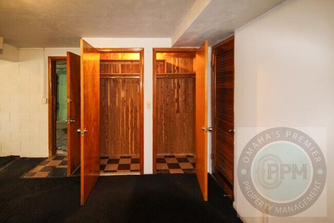 Building Photo - 6913 Bedford Ave