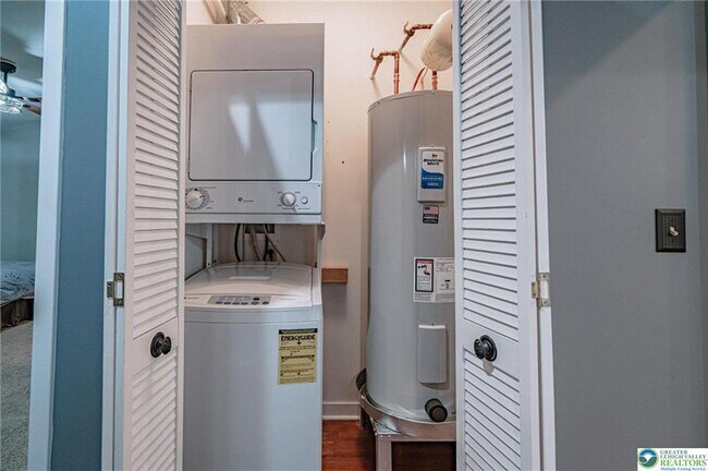 Building Photo - 11 W 2nd St