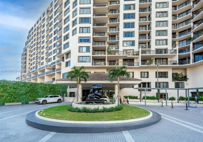 Building Photo - 540 Brickell Key Dr